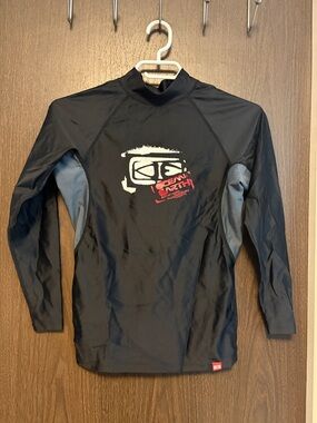 Ocean Earth Black & Gray Long-Sleeve Swim Rash Guard